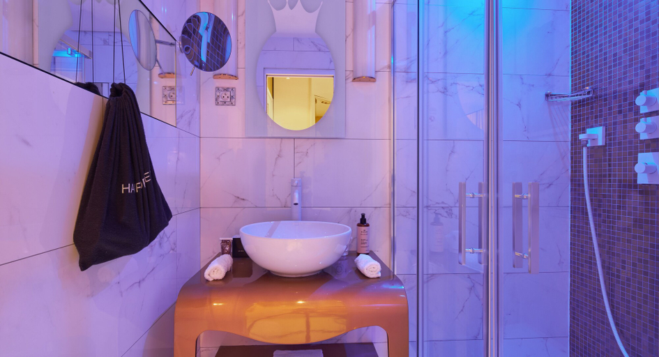 Bathroom 4, Vice Versa, Paris