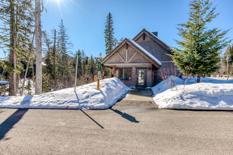 Exterior & Views 1, #202 Grand Lodge South, Clackamas