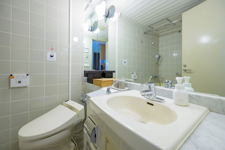 Bathroom 4, Toba Hotel International, Toba