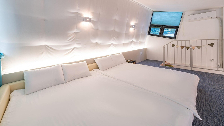 Bedroom 2, Gapyeong Iseom Poolvilla Pension, Gapyeong