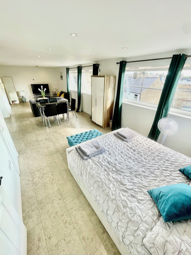 Bedroom, Lovely Spacious Studio in Central Cambridge, Cambridgeshire