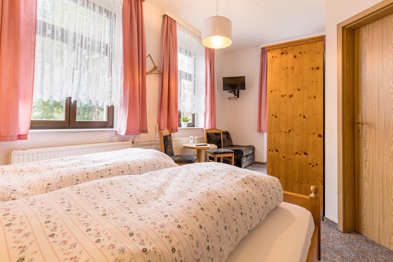 Bedroom 2, Hotel Carola, Erzgebirgskreis