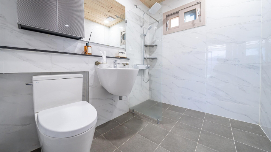 Bathroom, Namhae Eagless Poolvilla Pension, Namhae
