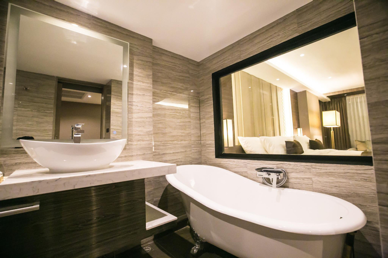 Bathroom 16
