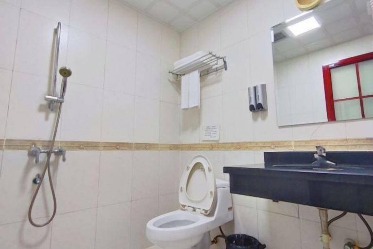 Bathroom 5, Katy's Hotel, Guilin