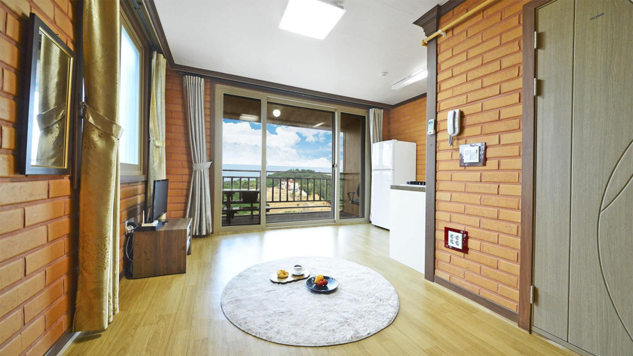 Others 3, Yeosu Hwangto Pension, Yeosu