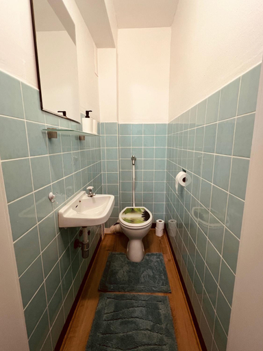 Bathroom 2, E & N Apartments, Oberhausen
