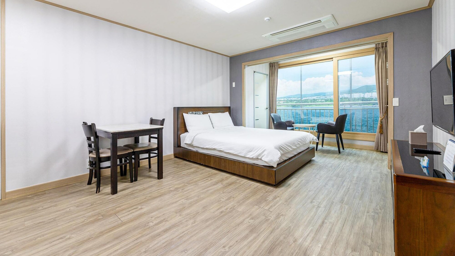 Bedroom 2, Jeju Badagreen Pension, Jeju
