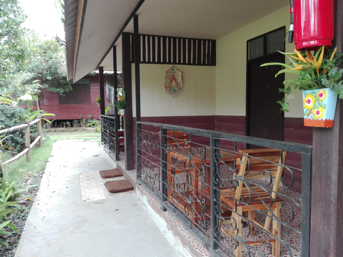 Exterior 8