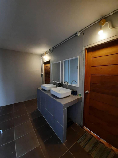 Bathroom 3, บ้านฟ้าใส รีสอร์ท เกาะล้าน, Pattaya