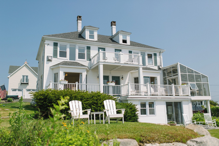Exterior & Views