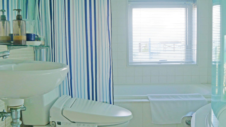 Bathroom 4, Coral Garden 7 Pools Condominium, Yomitan