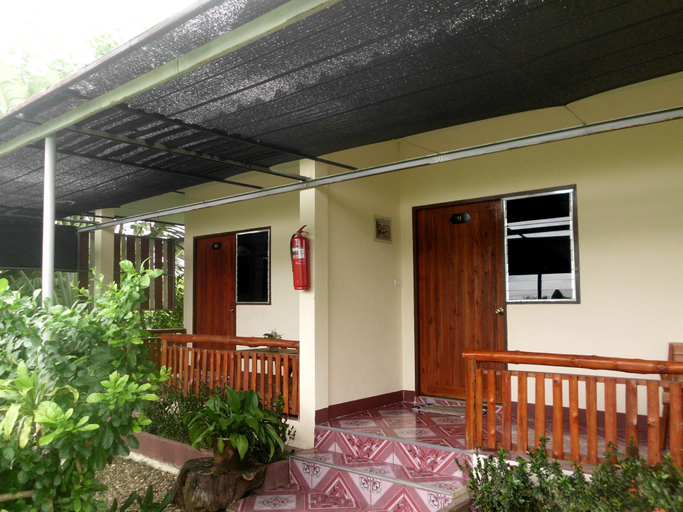 Exterior 4