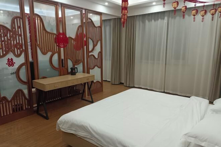 Bedroom 3, Xinlong Hotel, Luliang