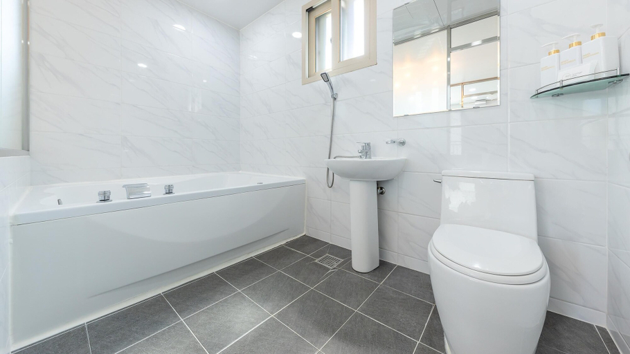 Bathroom 3, Nami Island Pig Dream Spa Pension, Gapyeong