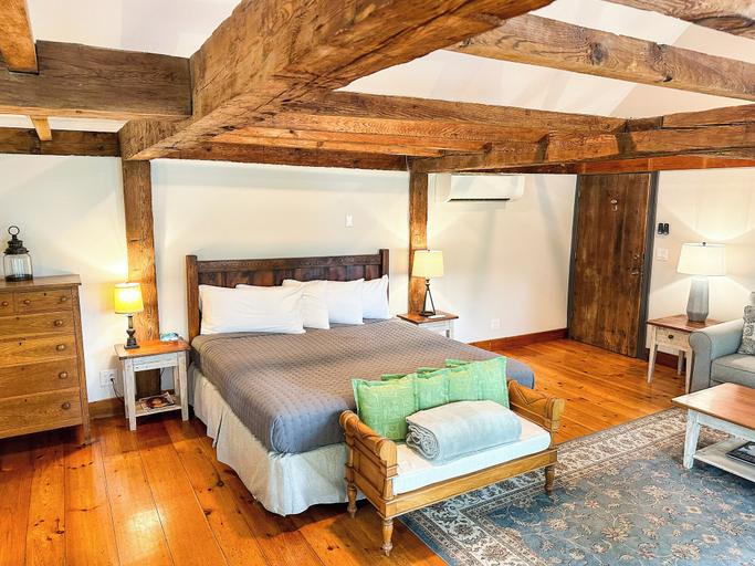 Bedroom 2, Black Walnut Inn, Hampshire