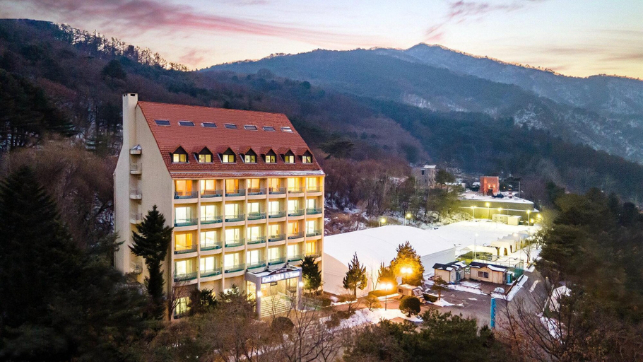 Exterior & Views 2, Gapyeong Chengpyeong Caviar Pension, Gapyeong