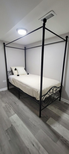 Bedroom 2, Chicago Avenue Inn, Cook