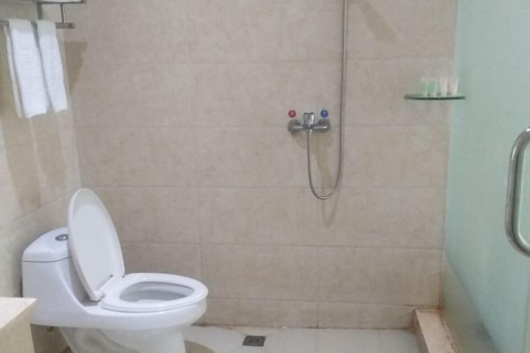 Bathroom 3, Baiyue Express Hostel, Dongguan
