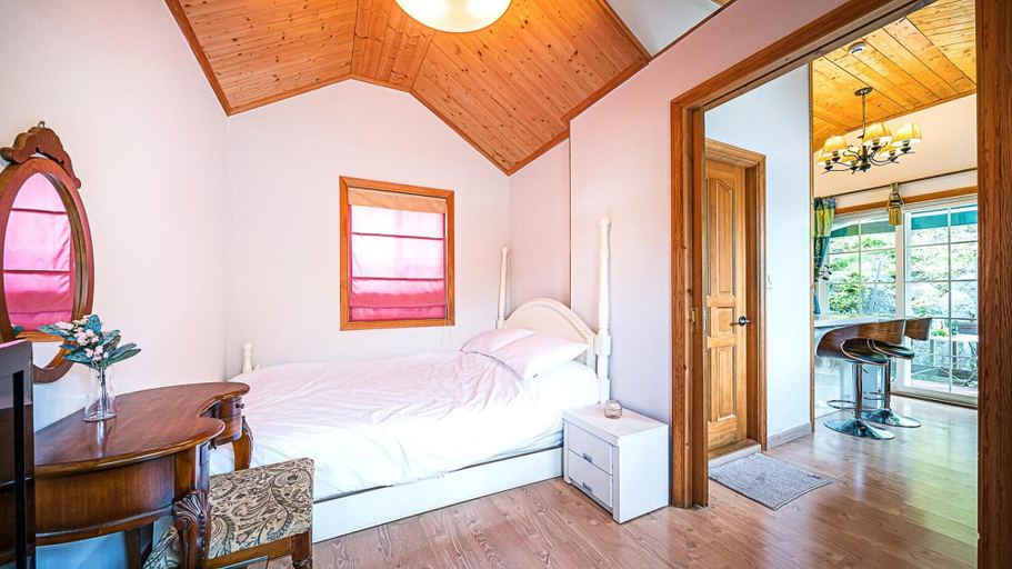 Bedroom 2, Gapyeong Ojeupension, Gapyeong