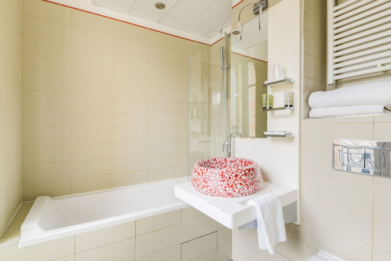 Bathroom 4, Pavillon Nation, Paris