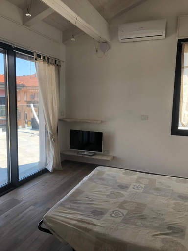 Bedroom 2, Appartamento Spotorno con ampio terrazzo attrezzato anche con angolo cottura, Savona