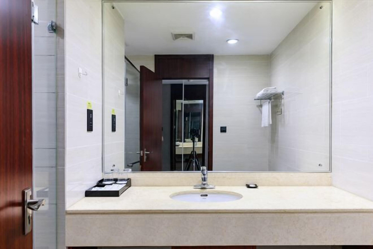 Bathroom 4, Jiutong Haiyuan International Hotel, Wuhan