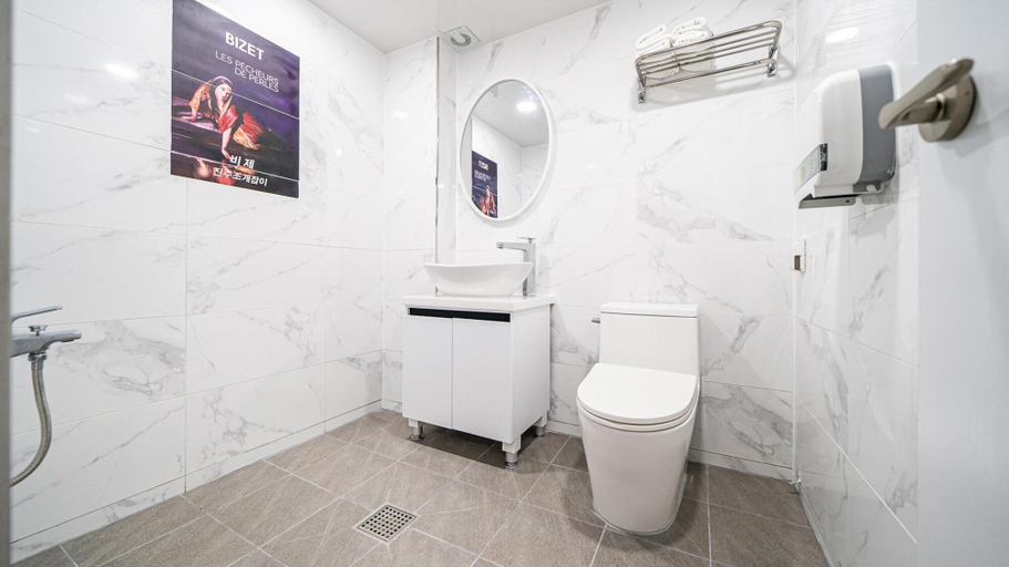 Bathroom 4, Namhae Opera House Pension, Namhae