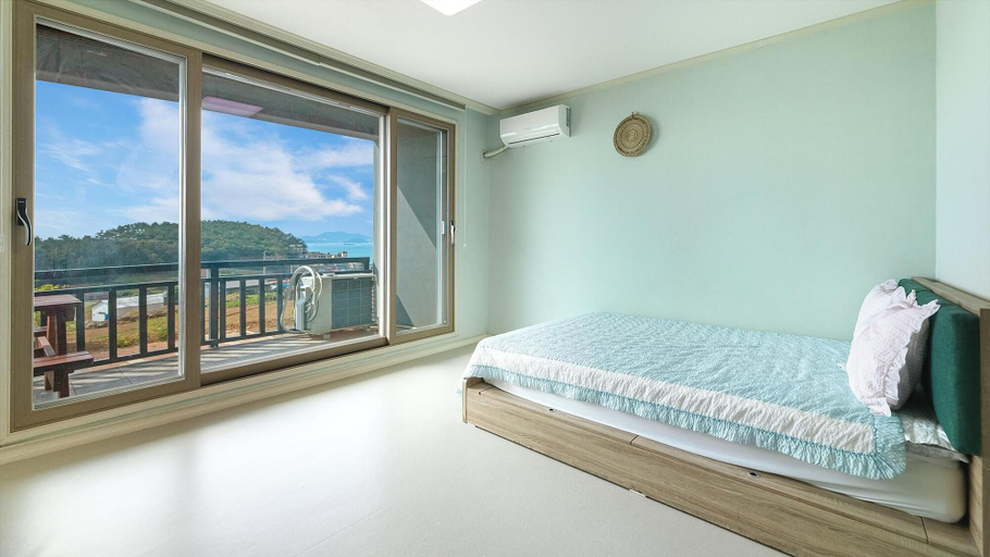 Bedroom 3, Namhae The Bay 007 Pension, Namhae