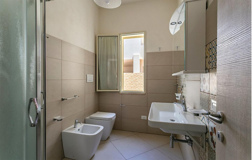 Bathroom 2, Villa Rosso Corallo, Ragusa