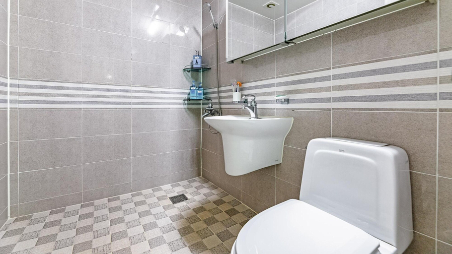 Bathroom 4, Namhae The Bay 007 Pension, Namhae