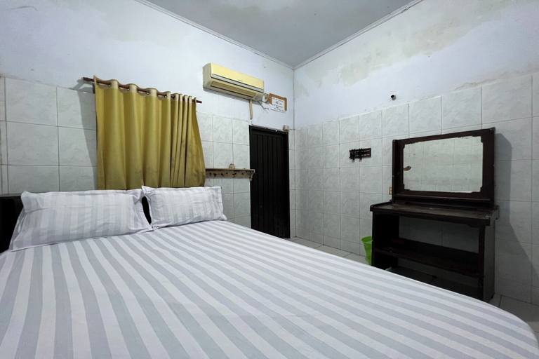 Bedroom 1, Hotel O Kost Maharaja Near Maros, Makassar