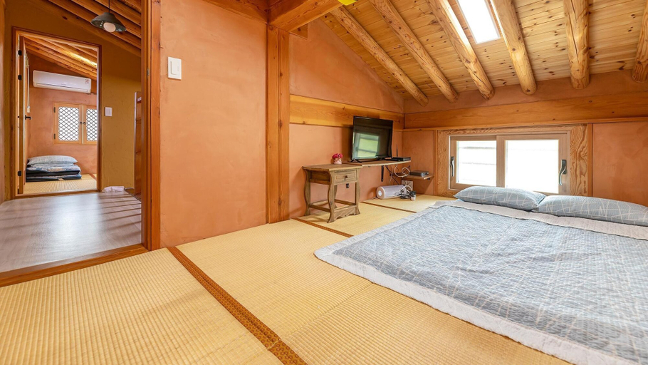 Bedroom 2, Jeju Bijasupgil15 Pension, Jeju