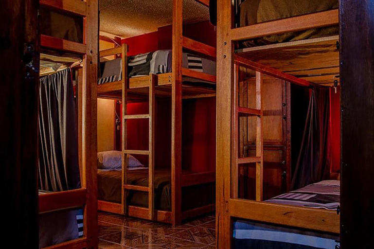 Bedroom 3, Papachos Hostel, Baños