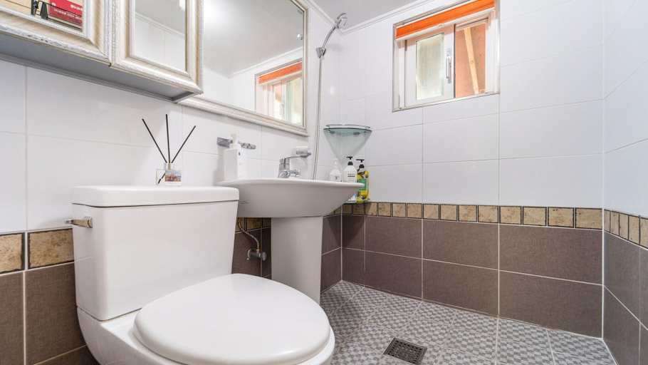 Bathroom 4, Gapyeong Daon Dokchae Pension, Gapyeong