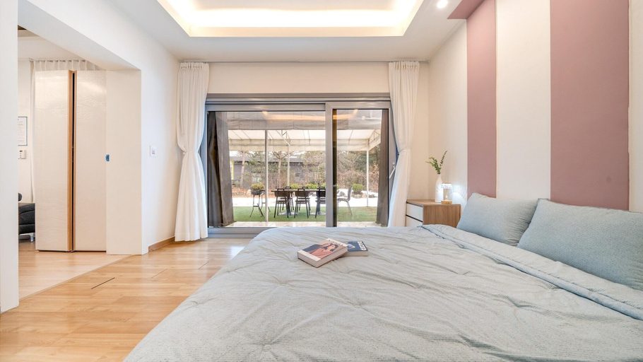 Bedroom 3, Hoengseong Withpet Village, Hoengseong