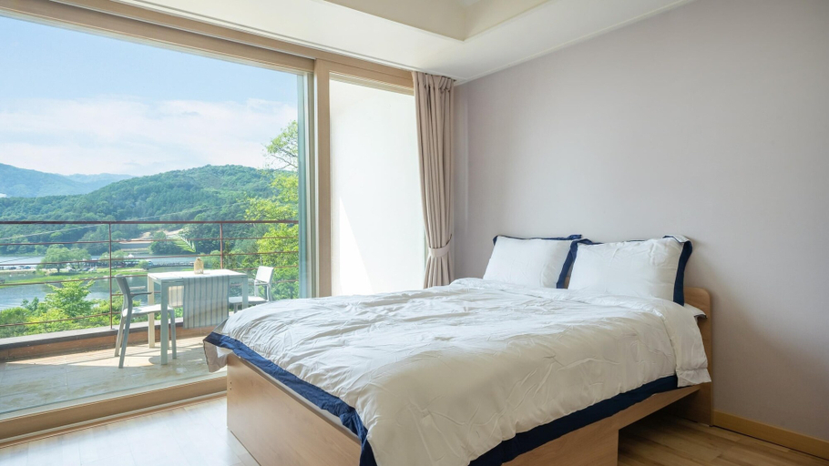 Bedroom 3, Gapyeong Yeonkkocchosu Pet Pension, Gapyeong