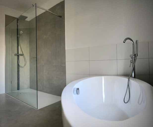 Bathroom 15