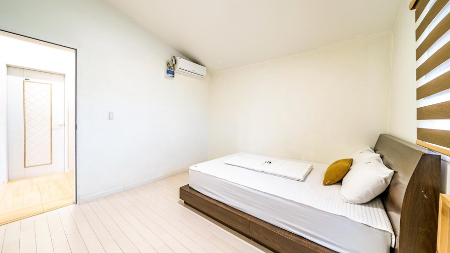 Bedroom 2, Busan the Pension 502, Haeundae
