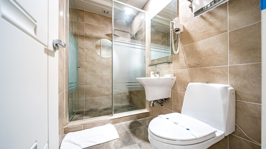 Bathroom 3, Namwon Hanjeungwonstay Pension, Namwon