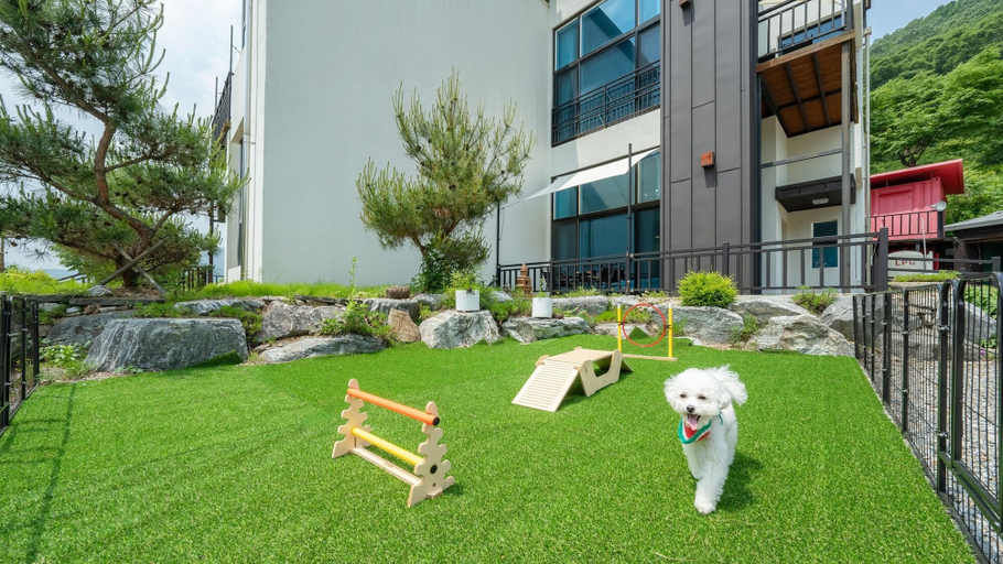 Exterior & Views 1, Gapyeong Chagall Spa Pension, Gapyeong