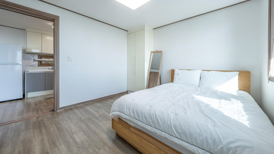 Bedroom 3, Yeosu Eoneumeosjinnal Pension, Yeosu