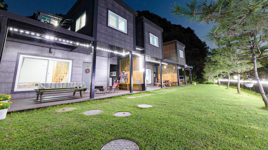 Exterior & Views 2, Gapyeong Myeonyeokgongbang Private Villa, Gapyeong