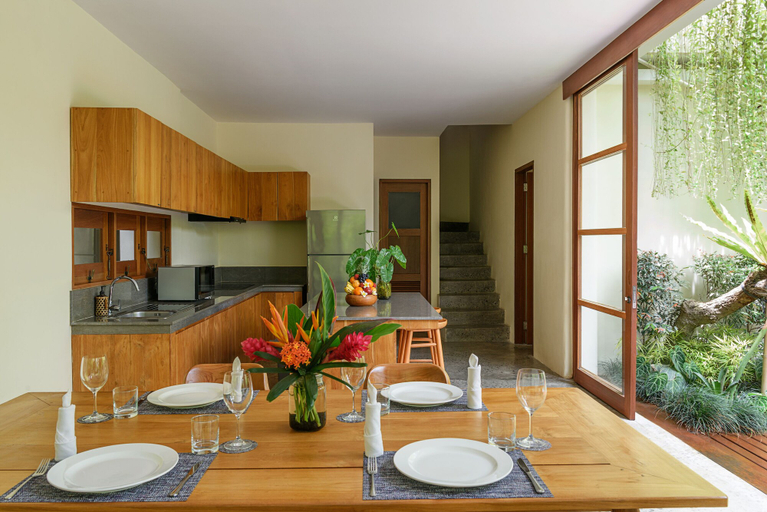Others 5, Anandathu Villas, Badung