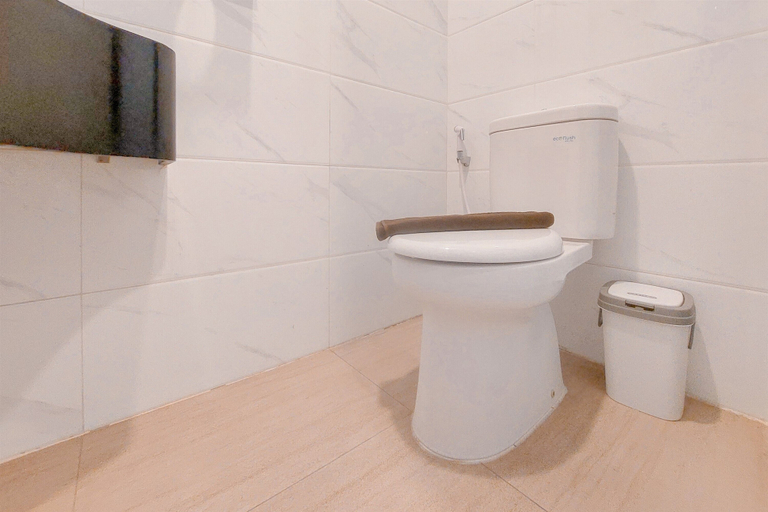 Bathroom 2, Simply And Good Place Studio Sky House Alam Sutera Apartment, Tangerang