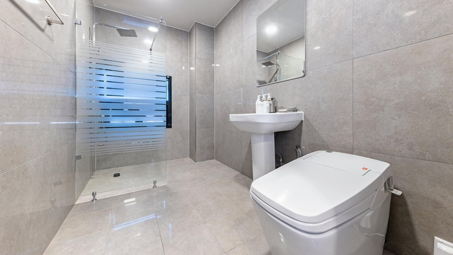 Bathroom 4, Ganghwado Mare Seawater Poolvilla, Ganghwa