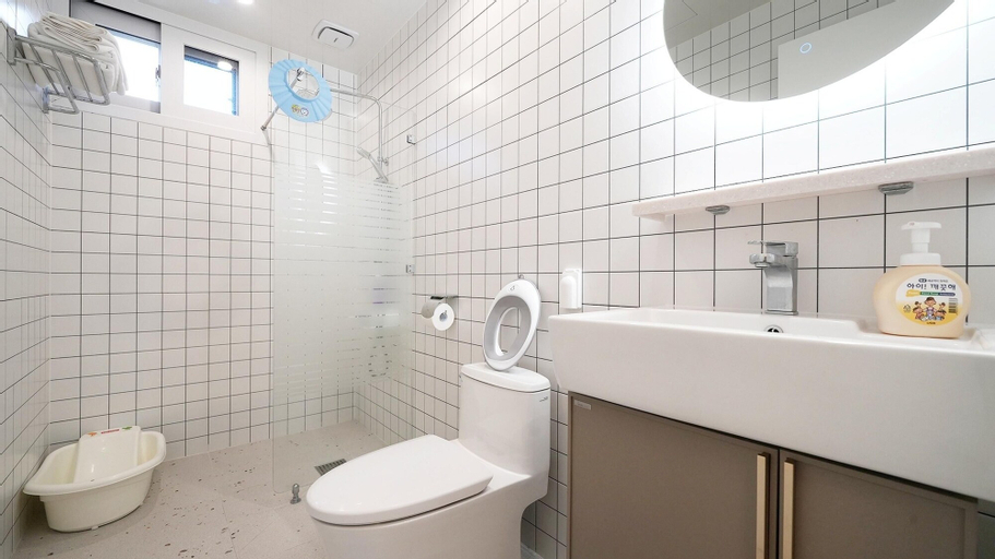 Bathroom 18