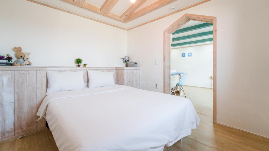 Bedroom 3, Namhae Gooreamyelmae Pension, Namhae