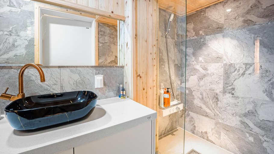 Bathroom 4, Gangneung Booyoonok Hanok Pension, Gangneung