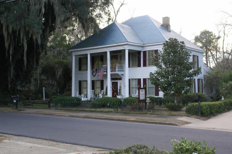 Exterior & Views, Commodore Bed and Breakfast, Decatur